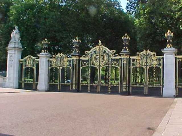 carriage, horses, gates,  Buckingham palace, london, england, coronation 