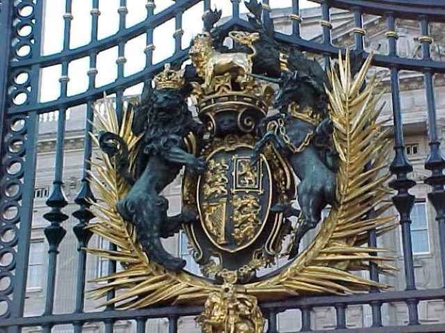 carriage, horses, gates,  Buckingham palace, london, england, coronation 